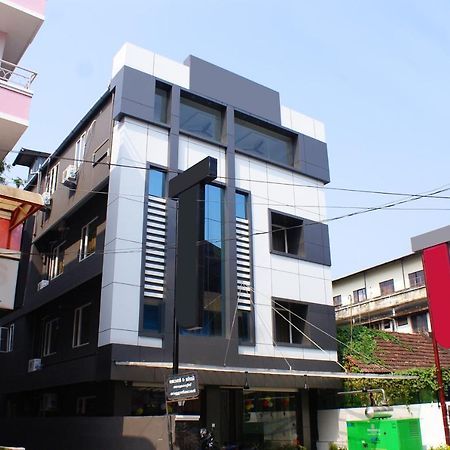 Collection O 8267 Galaxy Inn Kochi Exterior photo